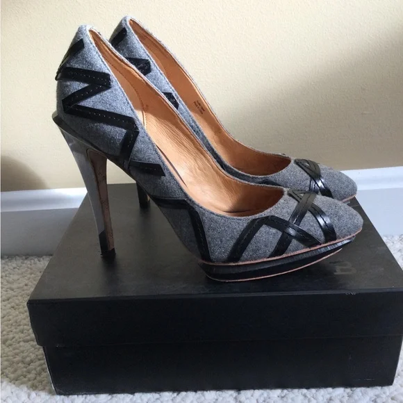 L.A.M.B. Gaili heels - Picture 2 of 7